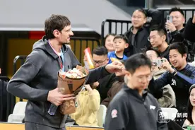 完成注册手续，博班明天将在广厦黄龙主场迎来首秀图片