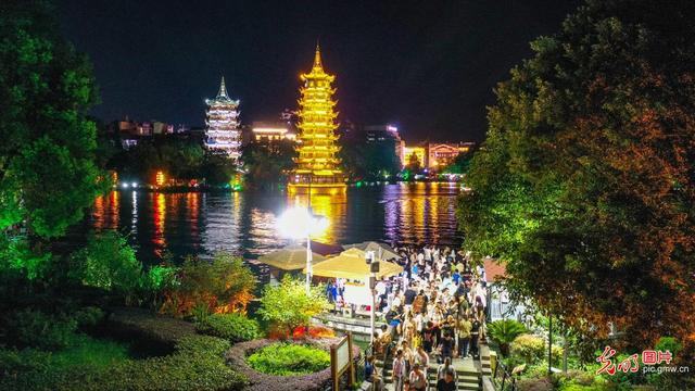 夜游火爆 点亮乡村“夜经济”