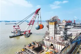 中国“绿色船舶”驶向全球图片