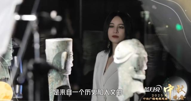 央视中秋晚会尚雯婕唱响《青铜》