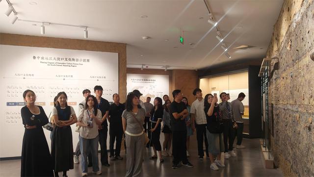 外国媒体记者、网络达人齐聚大汶口国家考古遗址公园 感受华夏文明的厚重底蕴