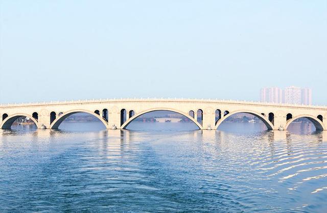 一湖碧水焕新生 “产水融合”释放生态红利