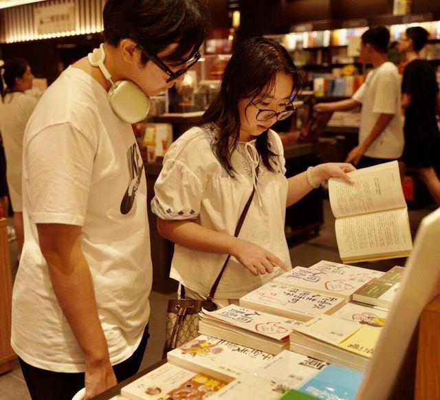 广州好，请你行夜街