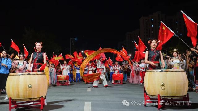 金秋国庆，雨幕真情：九曲黄河万里情和游客的双向奔赴