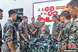 八一建军节：武警桂林支队邀请97岁战斗英雄重返军营图片