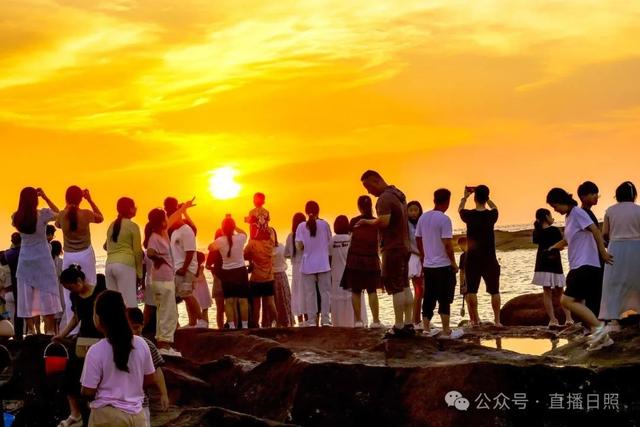 人挤人！一回头就脸贴脸！清晨5点，日照这里“长”满了人！