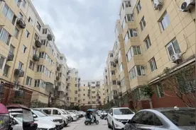 【小里帮忙】凤凰嘉园小区自来水发黄，居民遭遇吃水难图片