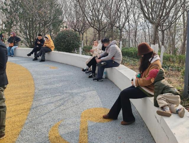 周末，游山人气旺！