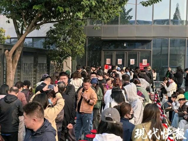 突然爆火!全国多地市民深夜排队抢购,上海有店卖到98元一串?