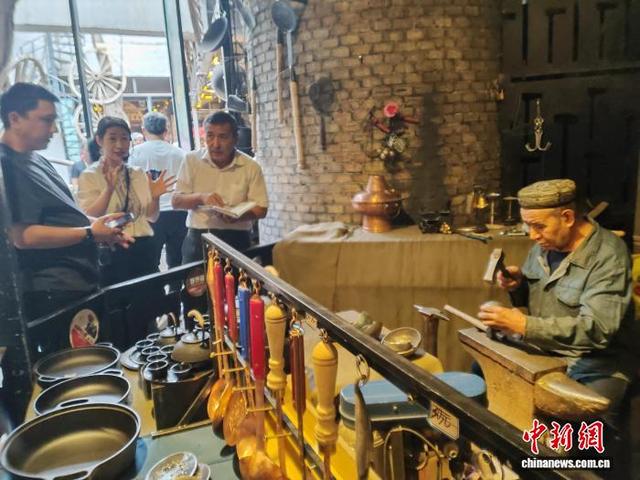 外媒打卡新疆喀什古城