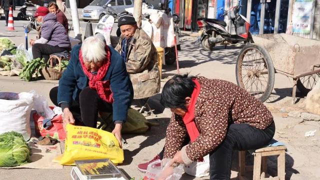 崔庙藏不住了！一碗凉皮竟吃哭了刚来3年的“牛马”打工人