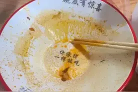 曹氏鸭脖一门店碗底印标语“你像猪一样能吃”，涉事门店致歉：初衷只是觉得有趣图片