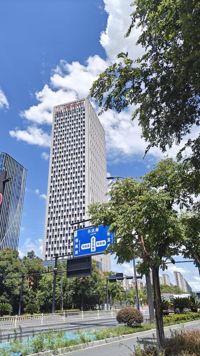 “宗馥莉没有继续任职于娃哈哈” 娃哈哈品牌风波后经销商迷茫、供应链扰动，11月经销商大会能否力挽狂澜？