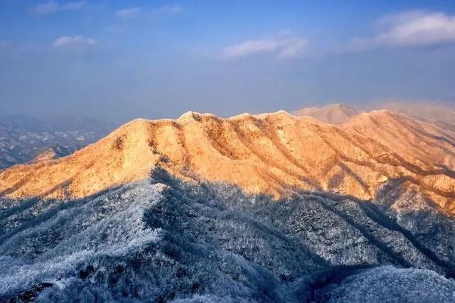 “洛阳怎么一下雪，就封神。”