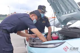 我国新能源汽车首次通过陆路口岸出口缅甸图片