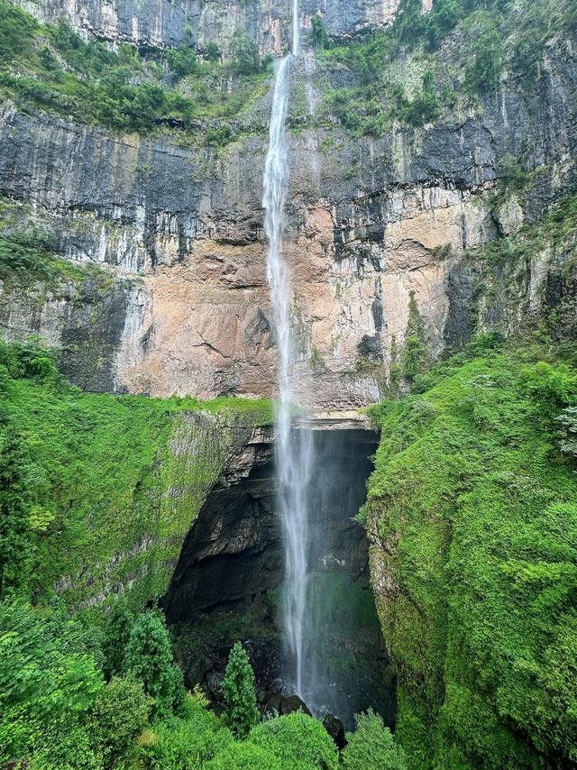9.9元的天坑瀑布，在乐山看见旅游该有的样子