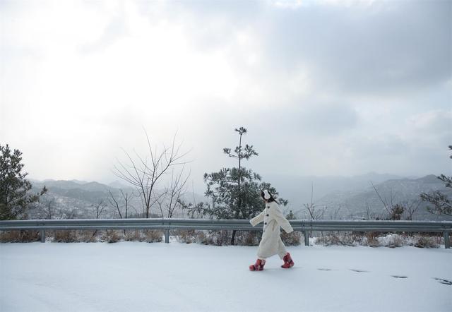 潭溪山“冻”真格了！今日实拍百米冰瀑惊艳成型，这个冬天等你赴约