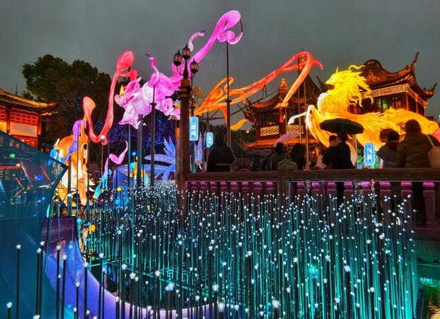 震撼亮灯！豫园灯会36天超长待机演绎魔都古今未来