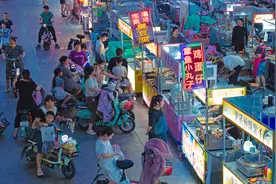 山东宁阳：靠前服务 燃旺夜市图片