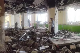 记者跑腿之为民解忧 挖掘机上楼开拆 安全吗？物业：已制止施工图片