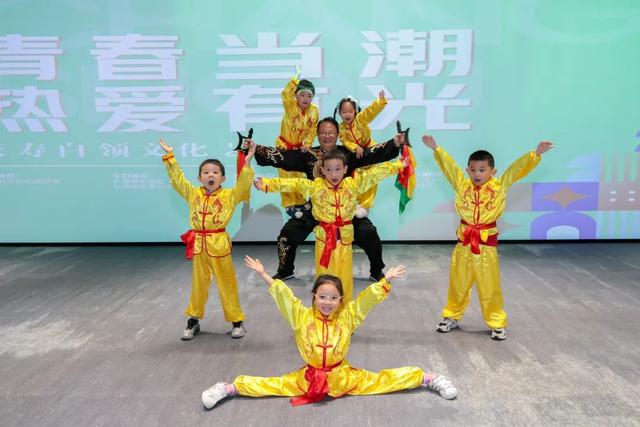 非遗市集、沉浸式游园……这场“非遗快闪”走进写字楼→