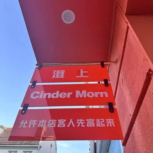 美兰湖的秋天藏着“多巴胺”配色！快来打卡这座湖畔彩色小镇吧