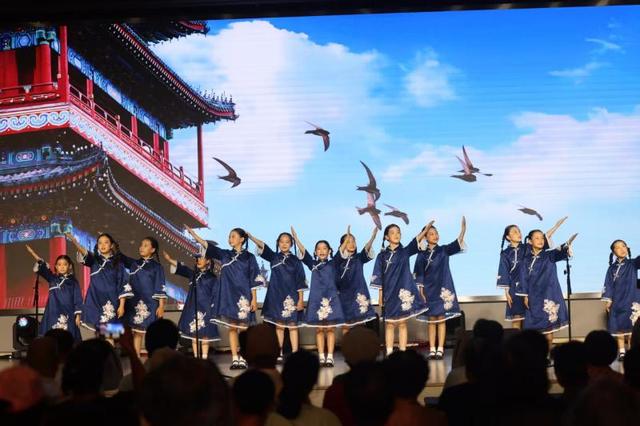 大美北京 | 北京中轴线申遗成功一周年 东城群众“唱响中轴”