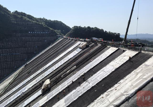 李家岩水库大坝面板完成浇筑，全力冲刺12月底主体工程完工