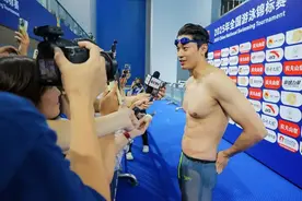 游泳全锦赛｜汪顺100米蛙泳小组第一晋级，潘展乐50米蝶泳刷新个人最好成绩图片