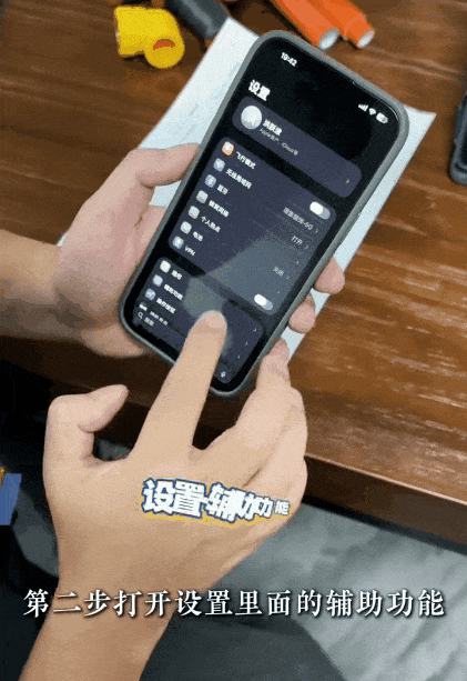 抢到iPhone17的年轻人，学会用舌头给爱豆点赞了