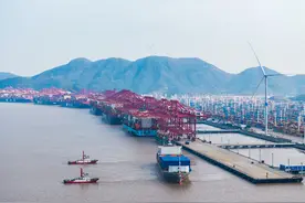 中欧直达 长三角往欧洲最快海运航线首航图片