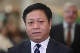 俄媒称中国三大银行拒绝接受遭制裁俄企付款，中国大使：因第三国从中干预图片