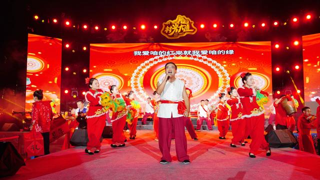 宁陕夏夜不打烊！“村光大道”引客超百万，群众舞台最闪亮