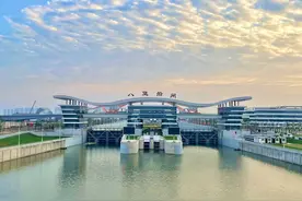 连接大运河和钱塘江 它成为十佳明星船闸图片
