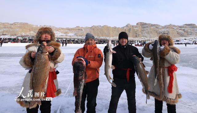新疆阿勒泰：第十九届乌伦古湖冬捕文化旅游节开幕