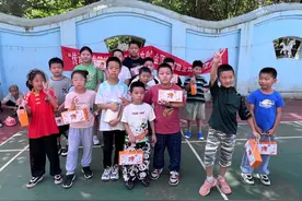 金顶街街道金四区社区开展青少年武术健身活动图片