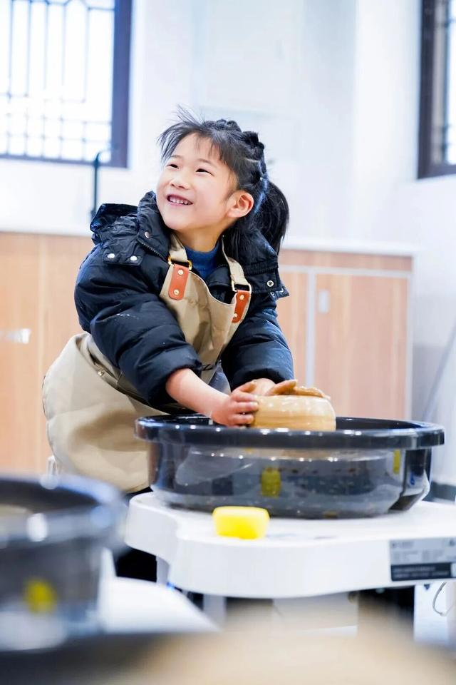 探索之旅 | 漫步天皇寺、探访砂陶坊!跟着大理“喜林苑”创始人林登游越西