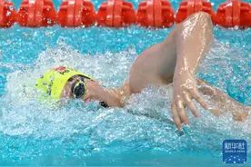 全国游泳冠军赛：潘展乐、汪顺和孙杨晋级男子200米自由泳决赛图片