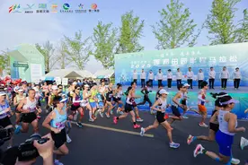2025莲都田园半程马拉松鸣枪起跑图片