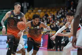 （体育）篮球——CBA常规赛：山东高速胜广州朗肽海本图片