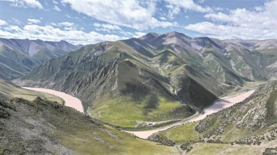 天工嵌马蹄 青山烙巨印