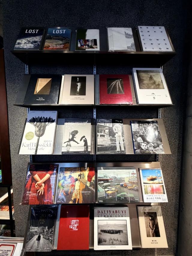 开在“亚洲花都”斗南的书店，真“香”