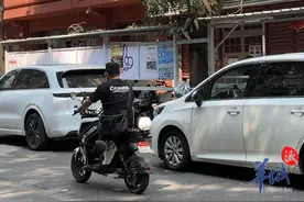 1小时处罚45宗，让“电鸡”有路可走！广州交警严查违停图片