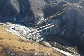 久马高速最大跨径连续刚构桥合龙，预计将于2025年通车图片