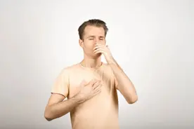 近期多发！福建男孩久咳不愈，真正病因让妈妈震惊！感冒后千万小心，别跑错科室图片