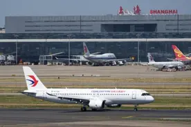 受“普拉桑”影响，8架次浦东机场入境航班降到了虹桥机场……图片