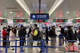 自春运开启至26日近140万人次中外旅客从上海空港口岸出入境图片