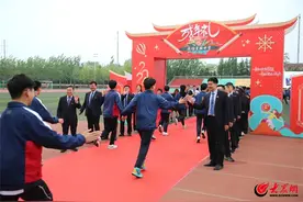 “你好，18岁！”潍坊实验中学这场成人礼，为青春“加冕”！图片