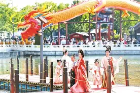 什刹海汉服秀图片