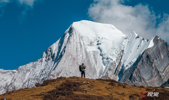 C视觉·C位追山⑨丨每一张都是手机屏保 隔屏仰望亚丁三大雪山